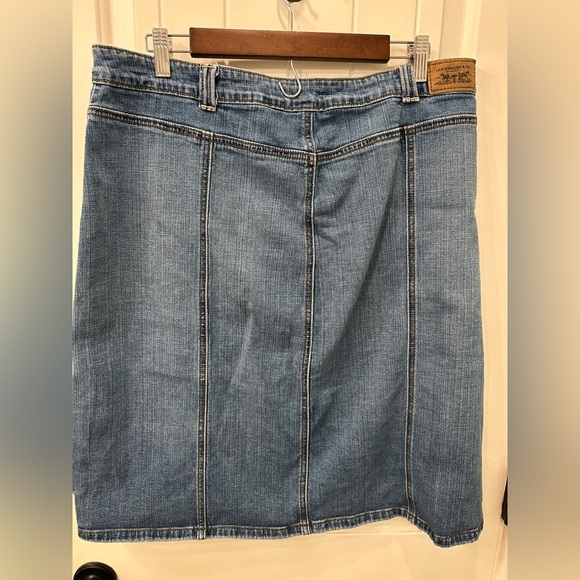 Levi's Blue Denim Skirt with Button Detail as 16 - Picture 2 of 6